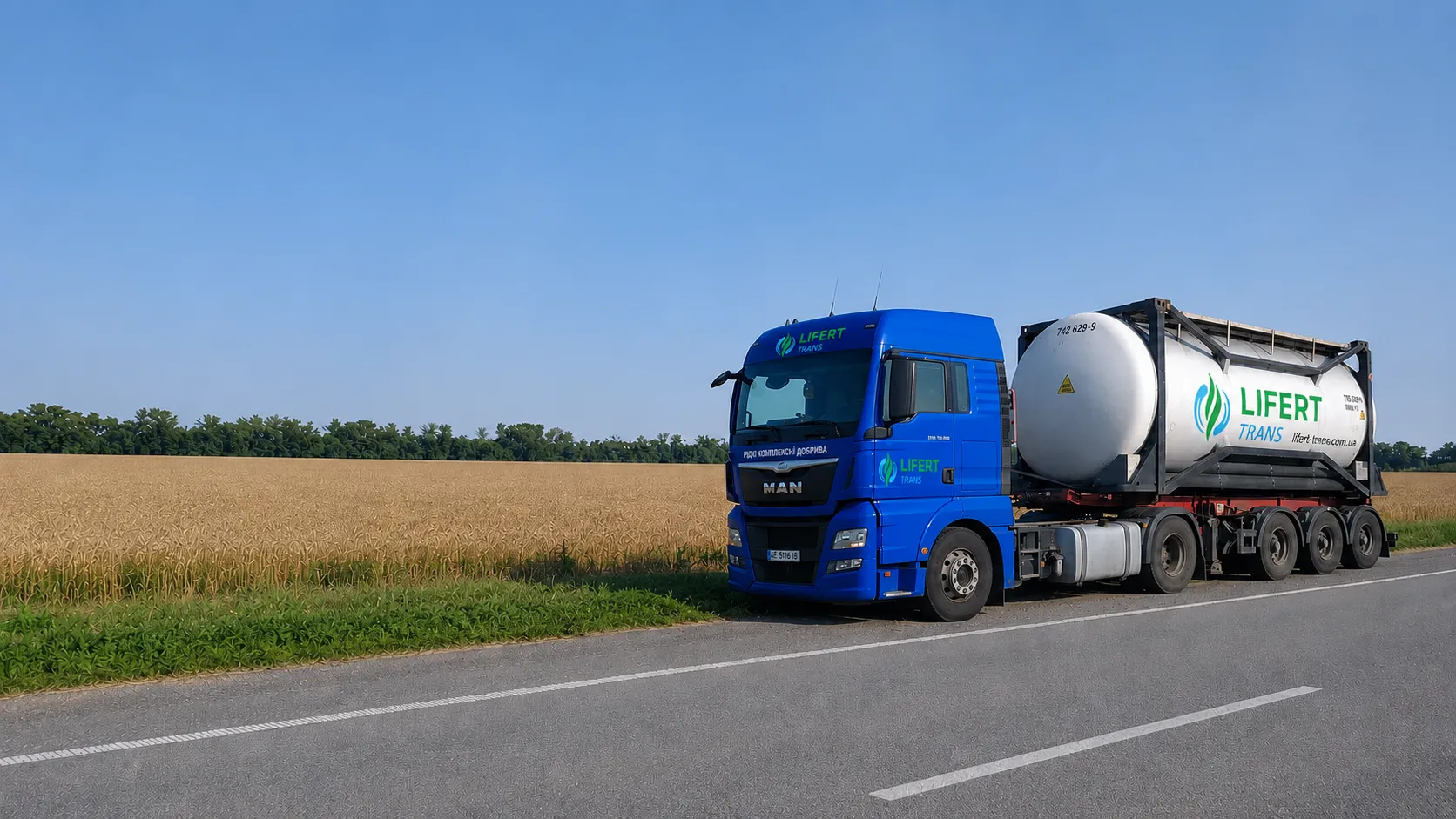 Вантажівки автопарку LIFERT TRANS на трасі